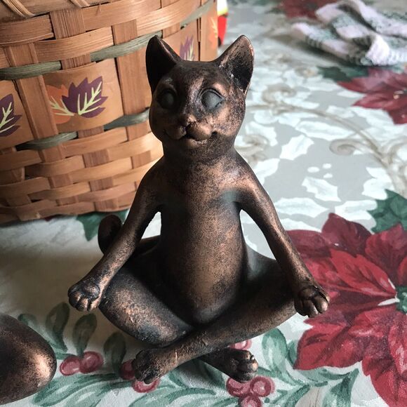 Yoga Cats In Lotus Meditation And One Leg King Pigeon Pose Statue Set - Picture 3 of 6